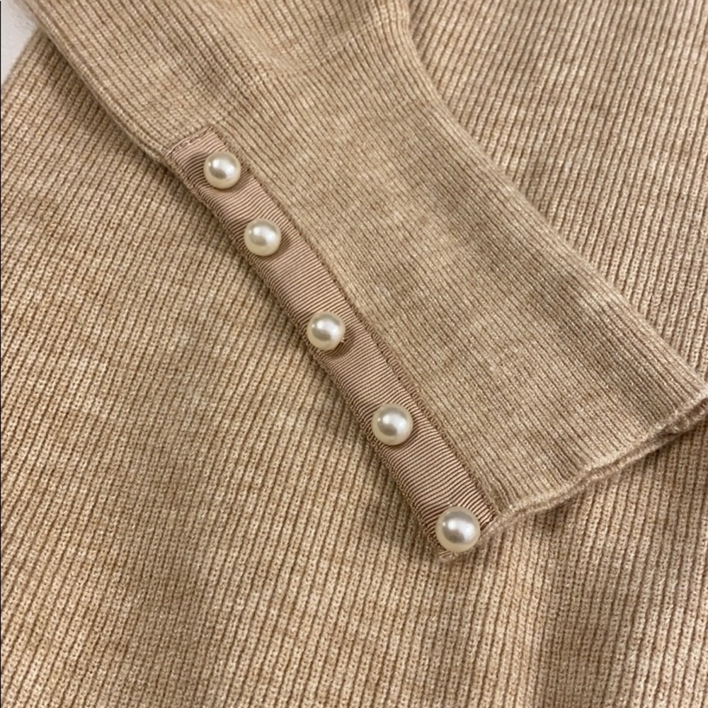 NWOT sweater with pearl detail - Picture 5 of 7